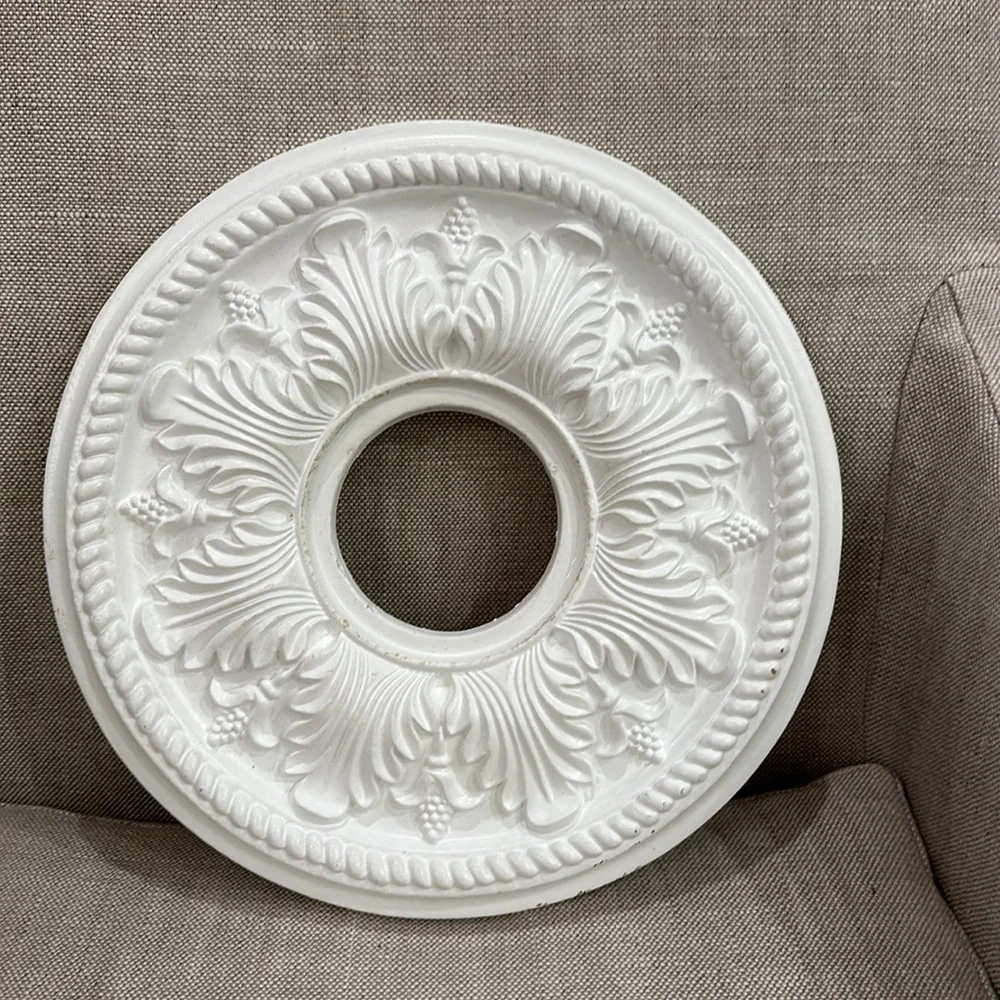 Decorative Medallion - Picture 1 of 4
